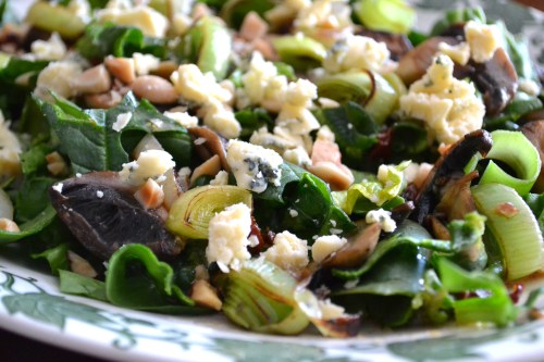 spinach salad with leeks and mushrooms
