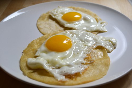 fried eggs for huevos rancheros